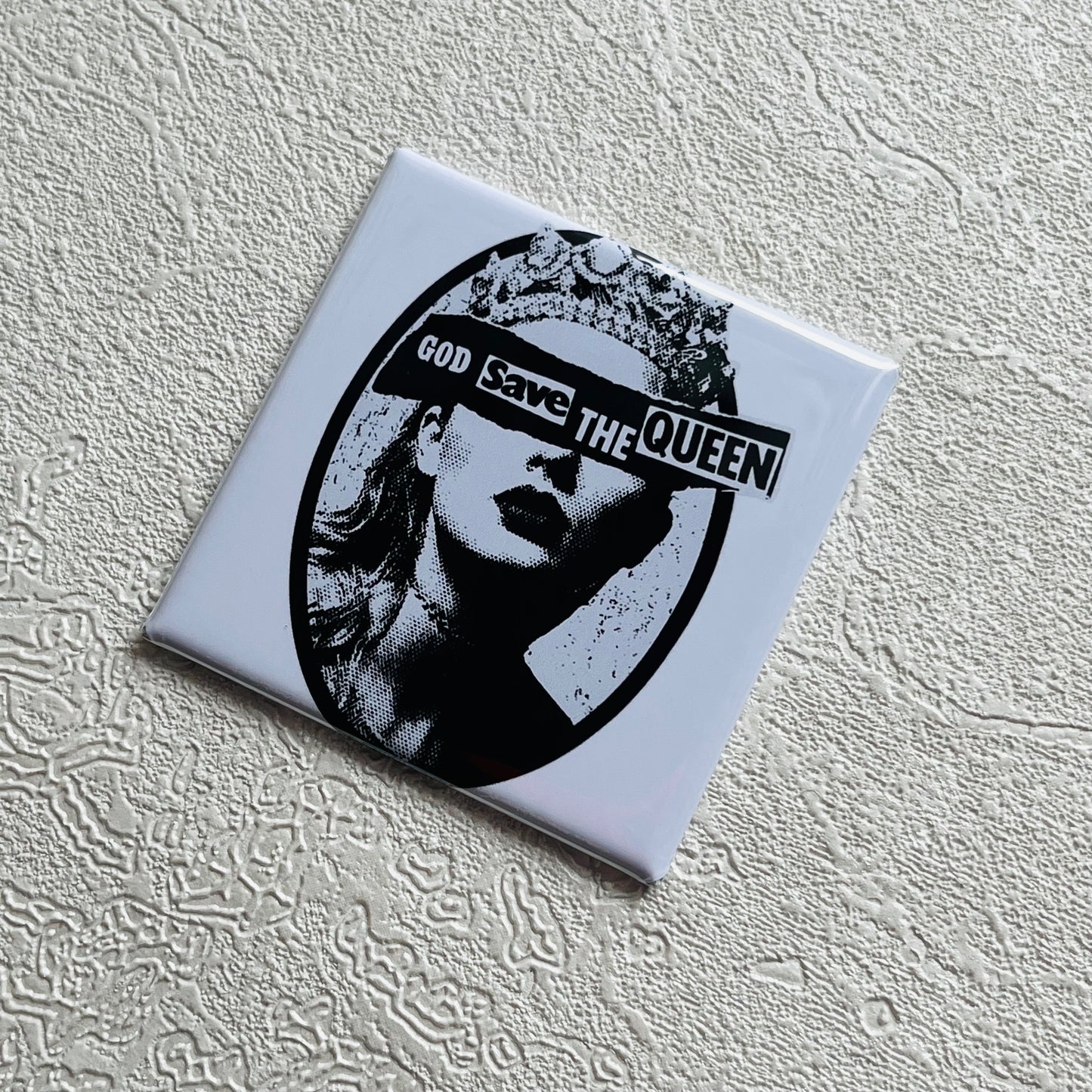 TAYLOR SWIFT 'GOD SAVE THE QUEEN' 2x2 SQUARE MAGNET